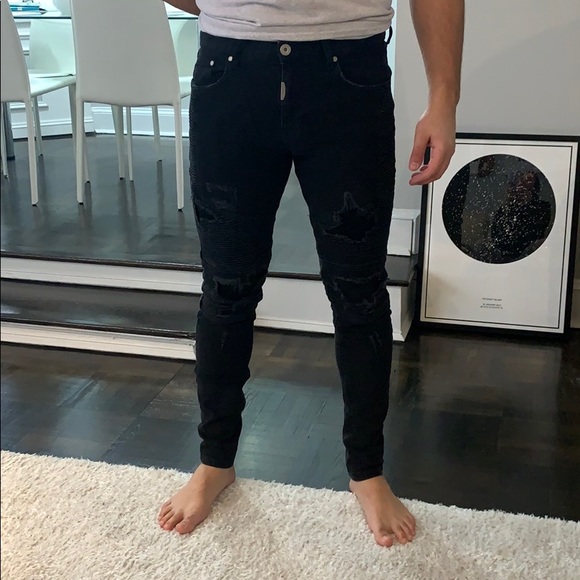 represent black jeans